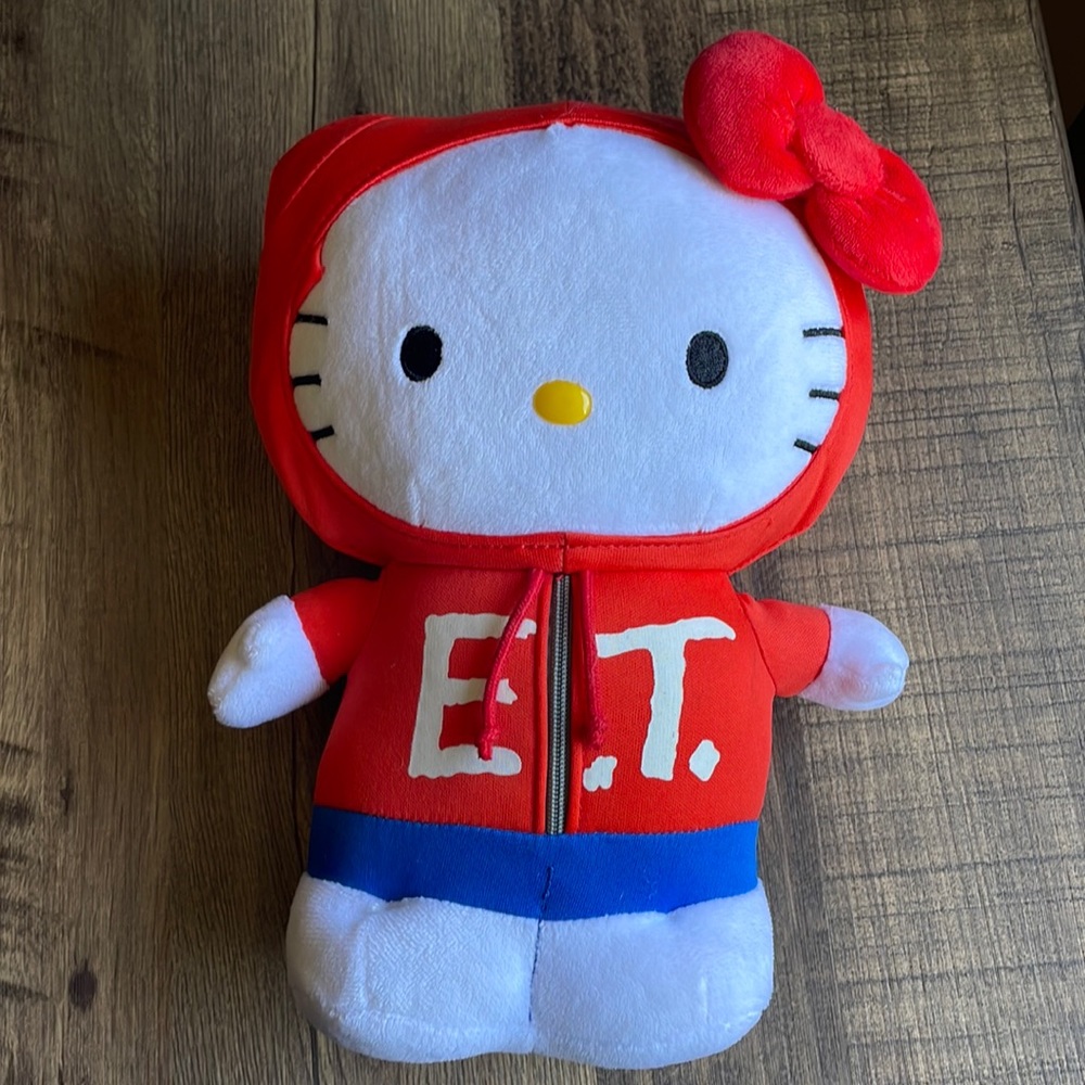 Hello kitty E.T. Doll